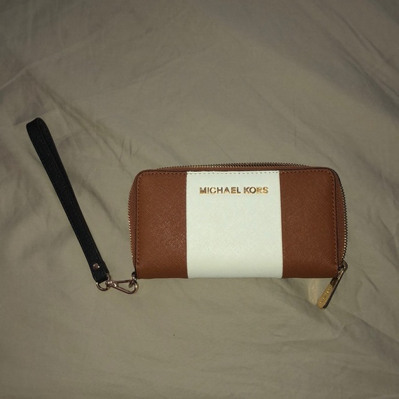 Michael Kors Handbags - Michael kors wristlet wallet